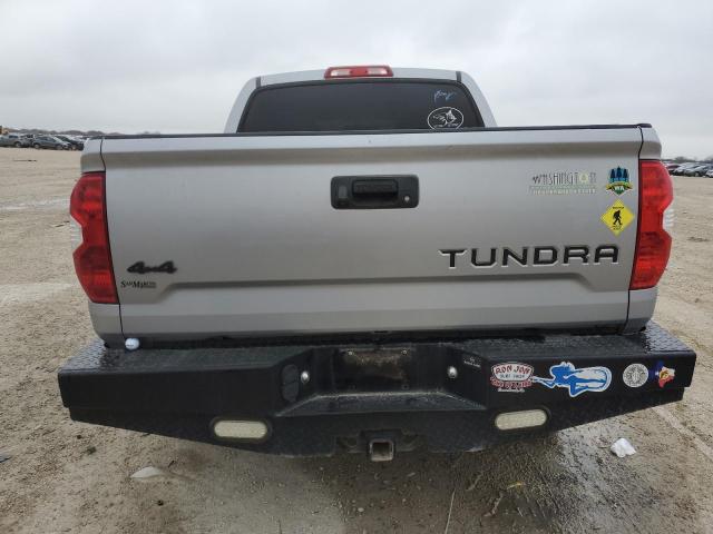 5TFDW5F18GX522695 - 2016 TOYOTA TUNDRA CREWMAX SR5 SILVER photo 6