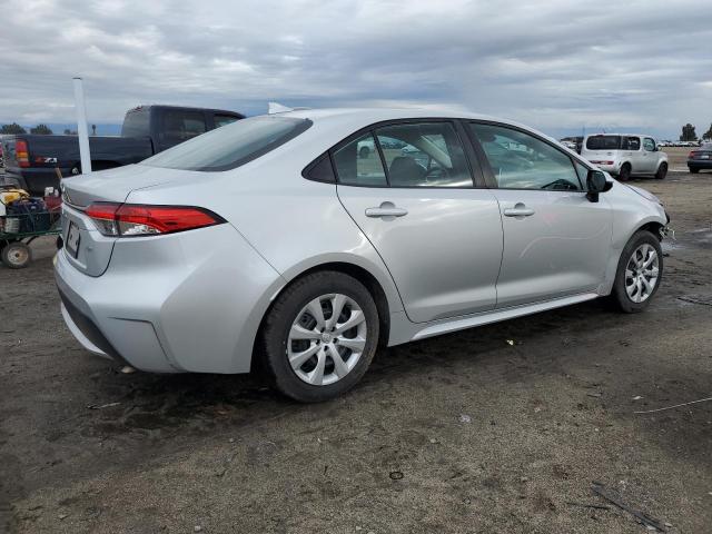 5YFEPRAEXLP045490 - 2020 TOYOTA COROLLA LE SILVER photo 3