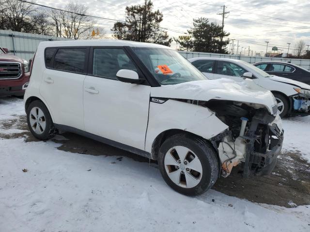 KNDJN2A27G7360563 - 2016 KIA SOUL WHITE photo 4