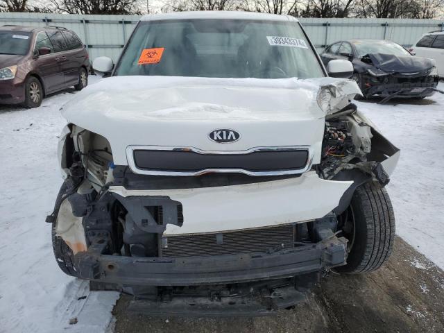 KNDJN2A27G7360563 - 2016 KIA SOUL WHITE photo 5