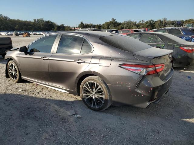 4T1B11HK3JU116719 - 2018 TOYOTA CAMRY L GRAY photo 2