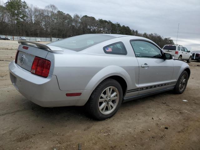 1ZVFT80N965132081 - 2006 FORD MUSTANG SILVER photo 3