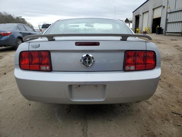 1ZVFT80N965132081 - 2006 FORD MUSTANG SILVER photo 6