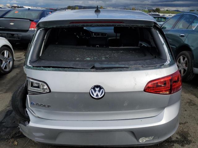 WVWKP7AU5GW901628 - 2016 VOLKSWAGEN E-GOLF SE SILVER photo 6