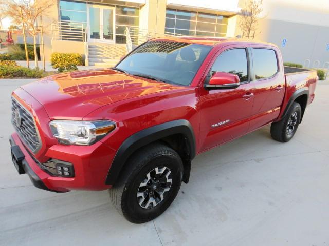 3TMCZ5AN3LM331957 - 2020 TOYOTA TACOMA DOUBLE CAB RED photo 2