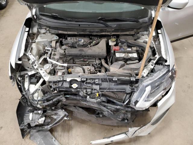 KNMAT2MV4JP586515 - 2018 NISSAN ROGUE S SILVER photo 11