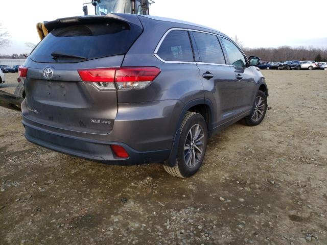 5TDJZRFH8JS908044 - 2018 TOYOTA HIGHLANDER SE GRAY photo 3