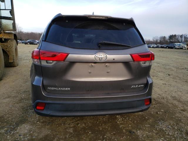 5TDJZRFH8JS908044 - 2018 TOYOTA HIGHLANDER SE GRAY photo 6