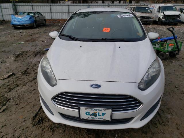 3FADP4BJ5GM103146 - 2016 FORD FIESTA SE WHITE photo 5