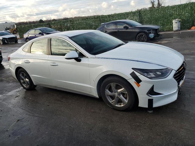 5NPEG4JA8MH092239 - 2021 HYUNDAI SONATA SE WHITE photo 4