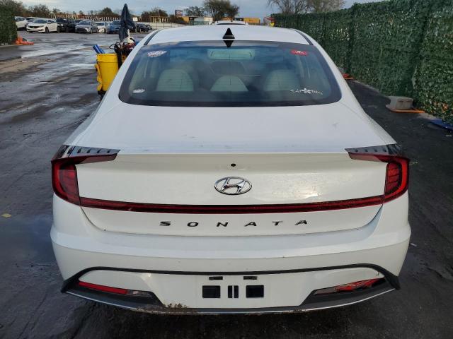 5NPEG4JA8MH092239 - 2021 HYUNDAI SONATA SE WHITE photo 6