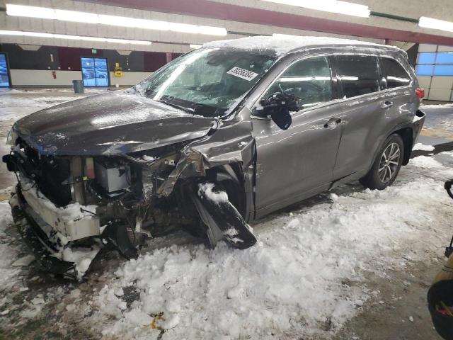 5TDJZRFH1JS525515 - 2018 TOYOTA HIGHLANDER SE GRAY photo 1