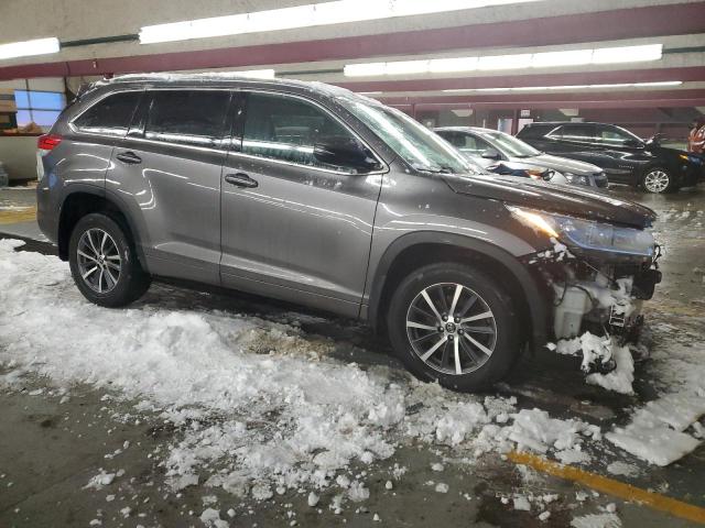 5TDJZRFH1JS525515 - 2018 TOYOTA HIGHLANDER SE GRAY photo 4