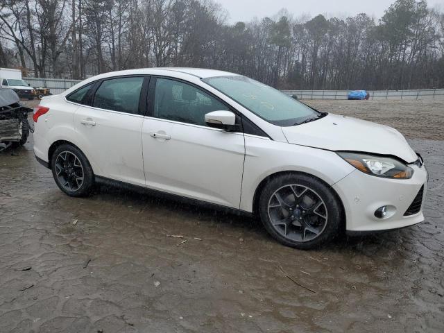 1FAHP3J25CL365895 - 2012 FORD FOCUS TITANIUM WHITE photo 4