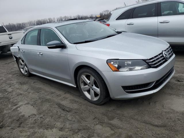 1VWBN7A34DC030583 - 2013 VOLKSWAGEN PASSAT SE SILVER photo 4