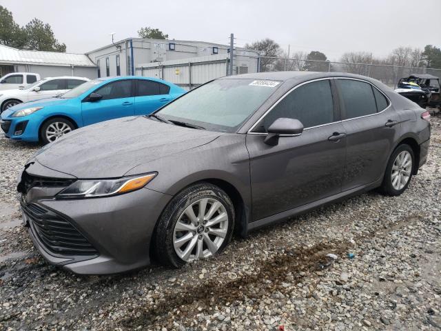 4T1B11HK6JU107609 - 2018 TOYOTA CAMRY L GRAY photo 1