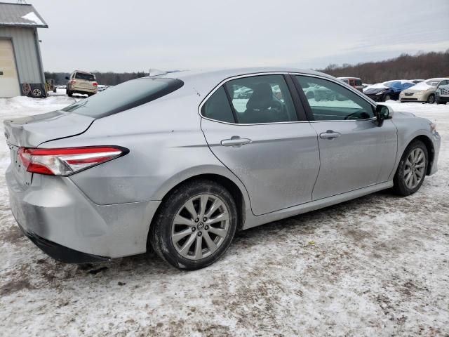 4T1B11HK5JU544453 - 2018 TOYOTA CAMRY L SILVER photo 3