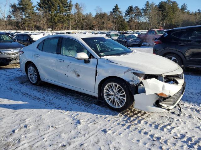 4T1B11HK0JU030655 - 2018 TOYOTA CAMRY L WHITE photo 4