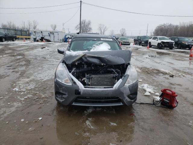 3N1CN7AP7KL842975 - 2019 NISSAN VERSA S GRAY photo 5