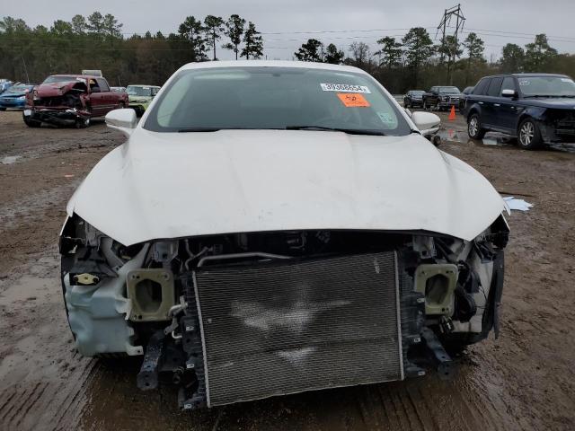 3FA6P0HD1FR252898 - 2015 FORD FUSION SE WHITE photo 5