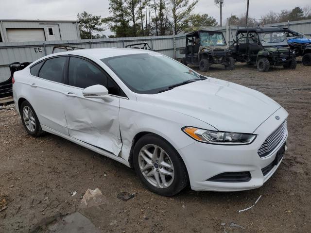 3FA6P0H76GR113443 - 2016 FORD FUSION SE WHITE photo 4