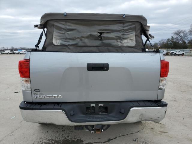 5TFRM5F18BX030270 - 2011 TOYOTA TUNDRA DOUBLE CAB SR5 SILVER photo 6