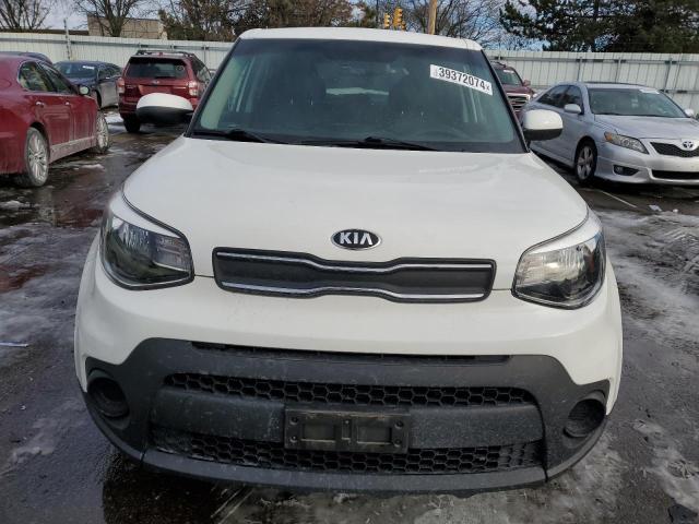 KNDJN2A26K7688470 - 2019 KIA SOUL WHITE photo 5