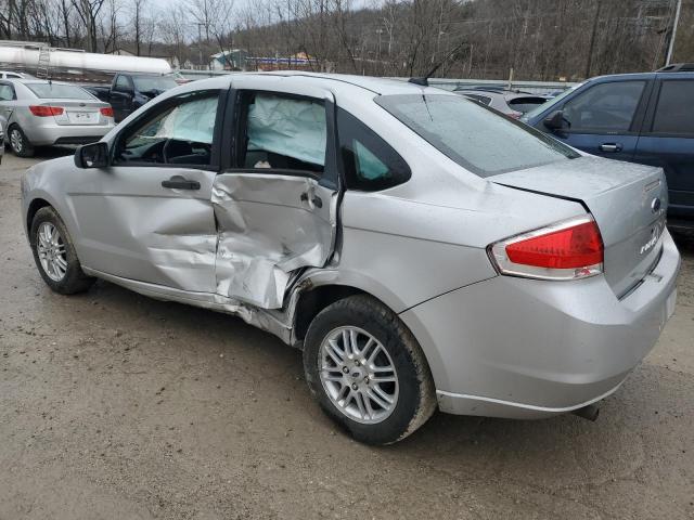 1FAHP35N49W148110 - 2009 FORD FOCUS SE SILVER photo 2