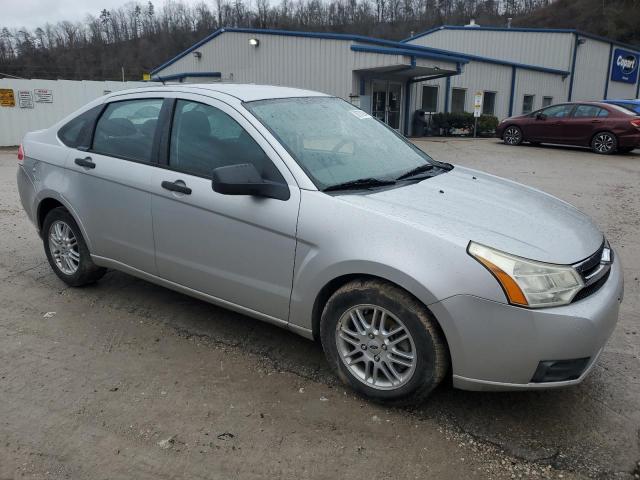 1FAHP35N49W148110 - 2009 FORD FOCUS SE SILVER photo 4