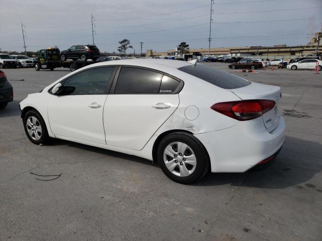 3KPFK4A70JE235448 - 2018 KIA FORTE LX WHITE photo 2