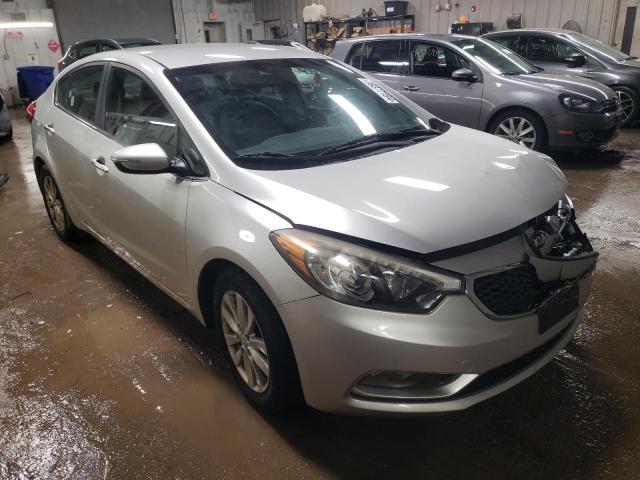 KNAFX4A80E5115934 - 2014 KIA FORTE EX WHITE photo 4