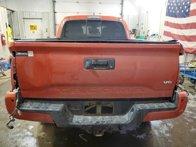 3TMDZ5BN6JM045374 - 2018 TOYOTA TACOMA DOUBLE CAB 橙色 照片 6