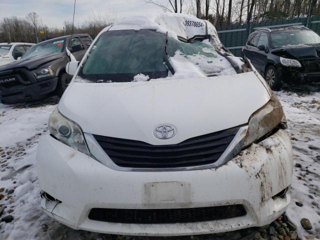 5TDKK3DC2BS159255 - 2011 TOYOTA SIENNA LE WHITE photo 5