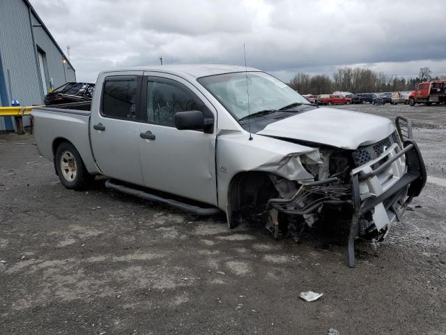 1N6AA07A74N586797 - 2004 NISSAN TITAN XE SILVER photo 4