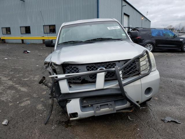 1N6AA07A74N586797 - 2004 NISSAN TITAN XE SILVER photo 5