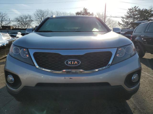 5XYKUDA64DG360332 - 2013 KIA SORENTO EX SILVER photo 5