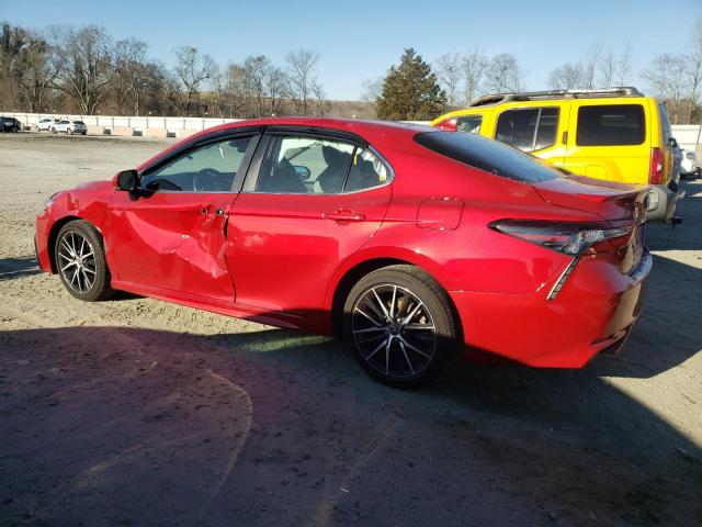 4T1G11AK6NU054917 - 2022 TOYOTA CAMRY SE RED photo 2