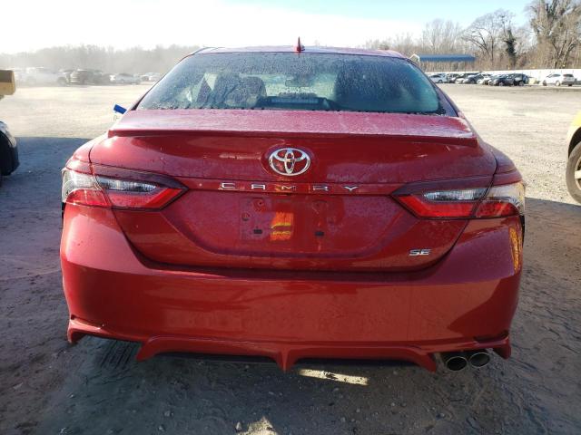 4T1G11AK6NU054917 - 2022 TOYOTA CAMRY SE RED photo 6