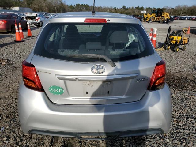 VNKJTUD32FA029856 - 2015 TOYOTA YARIS SILVER photo 6