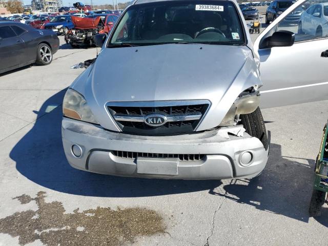 KNDJD735695871476 - 2009 KIA SORENTO LX SILVER photo 12