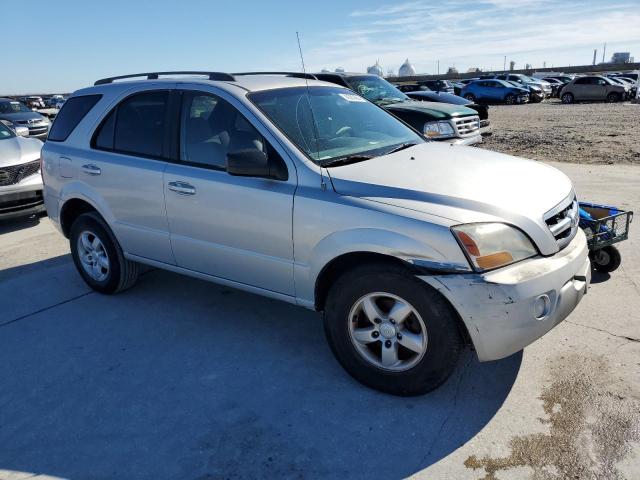 KNDJD735695871476 - 2009 KIA SORENTO LX SILVER photo 4