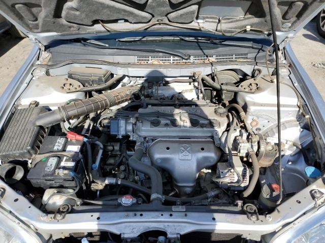 1HGCF8647WA090661 - 1998 HONDA ACCORD DX SILVER photo 11