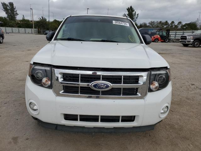 1FMCU0C72BKA15967 - 2011 FORD ESCAPE XLS WHITE photo 5