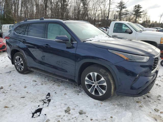 5TDGZRBH2NS597006 - 2022 TOYOTA HIGHLANDER XLE BLUE photo 4