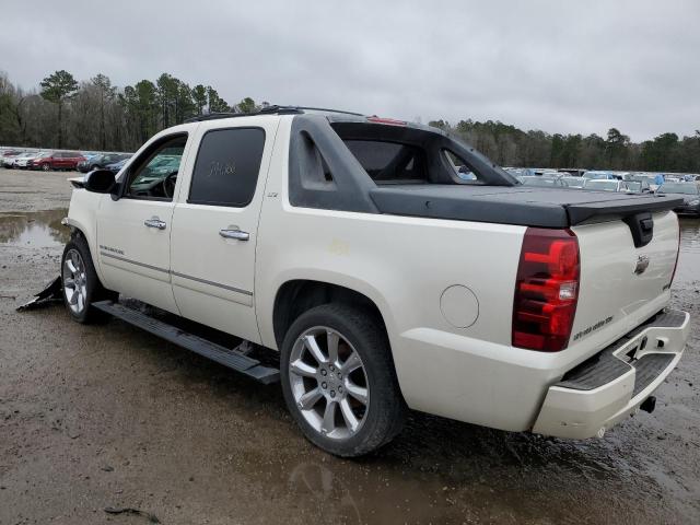 3GNMCGE00BG104519 - 2011 CHEVROLET AVALANCHE LTZ WHITE photo 2