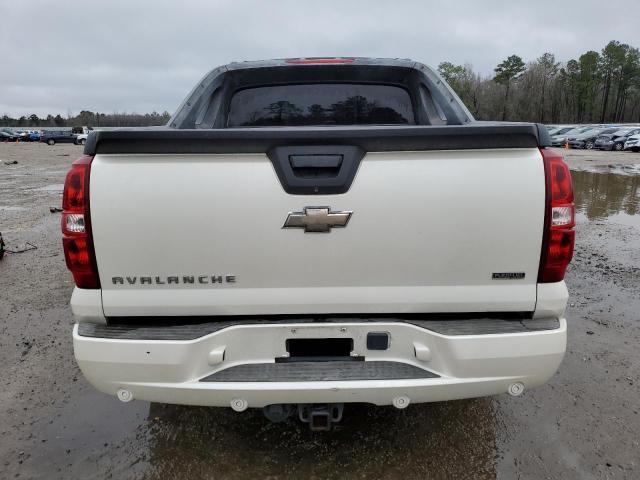 3GNMCGE00BG104519 - 2011 CHEVROLET AVALANCHE LTZ WHITE photo 6