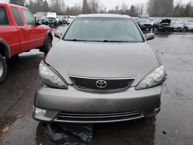 4T1BE30K95U972415 - 2005 TOYOTA CAMRY LE GRAY photo 5