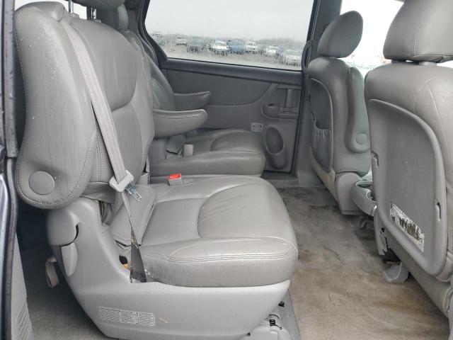 5TDKK4CC7AS312377 - 2010 TOYOTA SIENNA CE GRAY photo 11