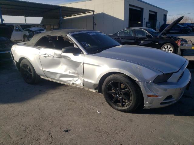 1ZVBP8EM6E5267021 - 2014 FORD MUSTANG SILVER photo 4