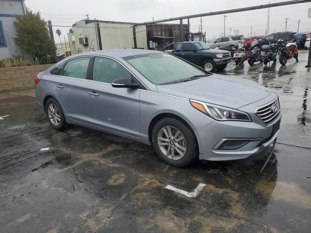 5NPE24AF1HH465945 - 2017 HYUNDAI SONATA SE SILVER photo 4